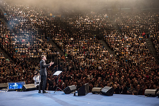 Dieter Bohlen kommt nach München Motivationstrainer Jürgen Höller holt den Pop Titanam ersten November-Wochenende zum "Power Weekend" in die Olympiahalle (©Foto: Jürgen Höller Academy) 